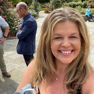 Meet your Posher, Laura